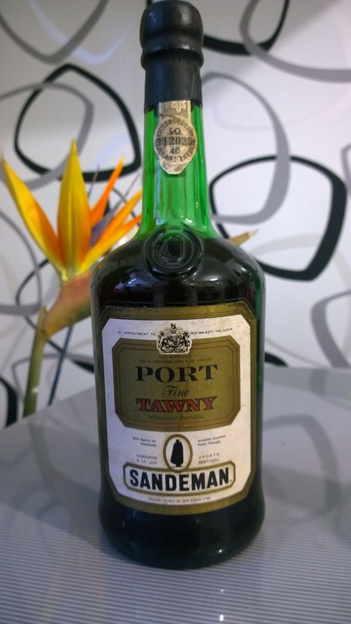Портвейн дорогой. Портвейн Апшерон. Дорогой портвейн португальский. Самый дорогой портвейн. Портвейн 40 градусов.