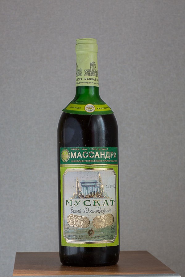 Мускат Белый Южнобережный 2002.jpg