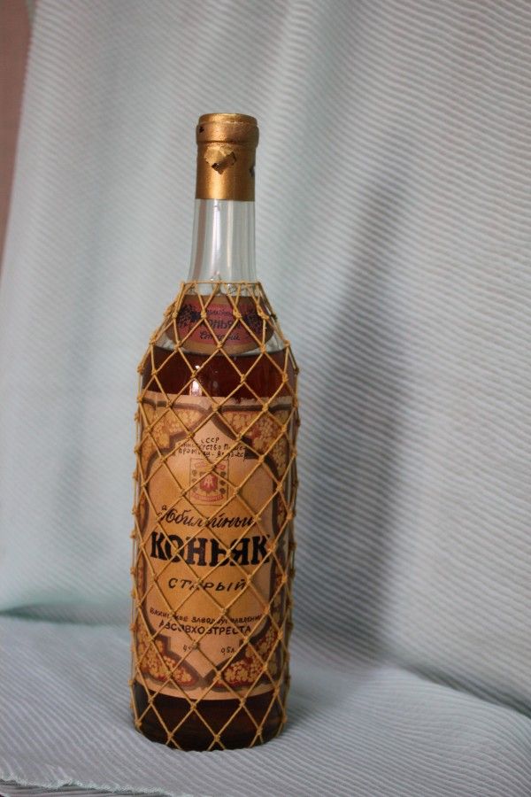 Представленная ранее бутылка коньяка Юбилейный