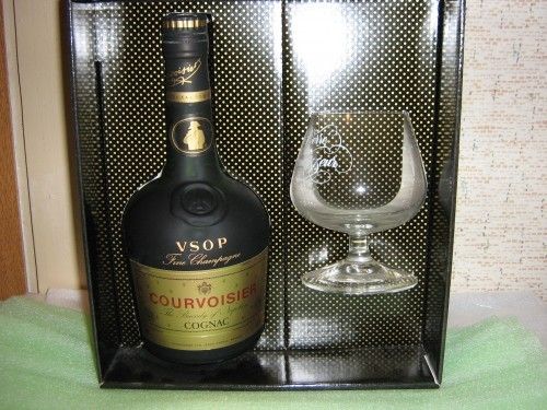 Коньяк Courvoisier VSOP набор.jpg